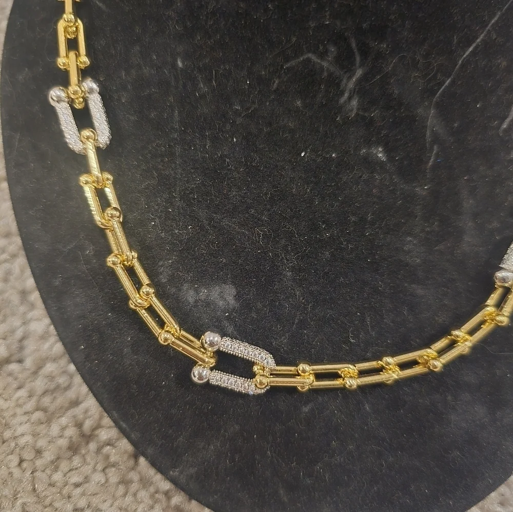 21kgp Dubai Jewelry - Elegant Gold and Silver Necklace